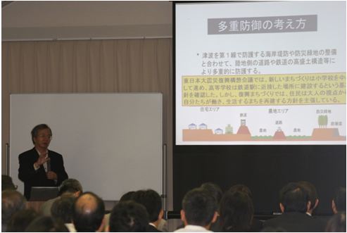 【河田講師の講演風景】