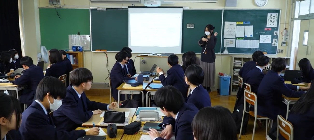 ジグゾー法によるグループワーク中の写真