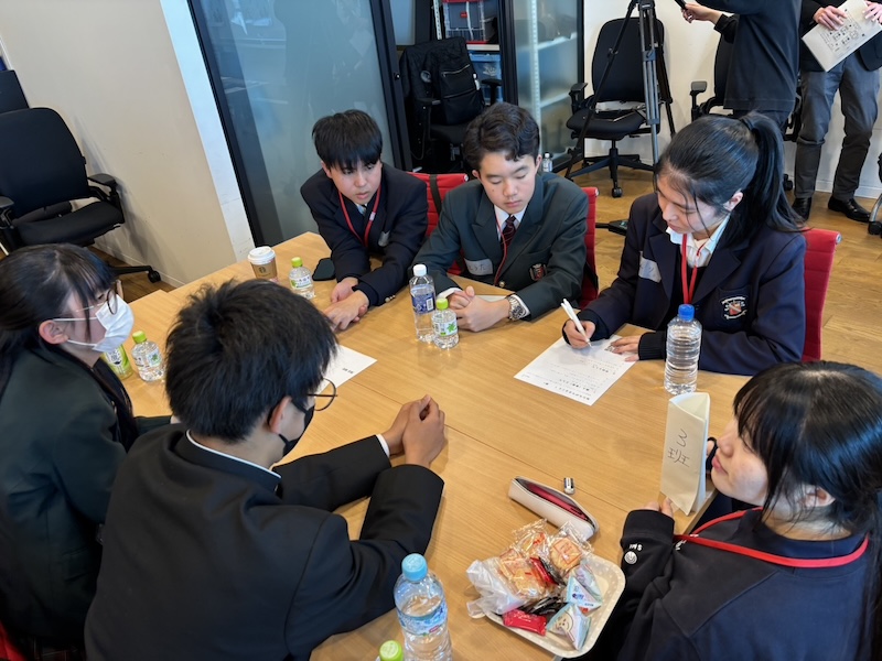 関東スマホサミット2026の会場でフリーディスカッションを行っている様子