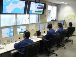 写真:電波監視設備による監視