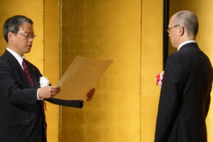 会場の様子、表彰状授与画像