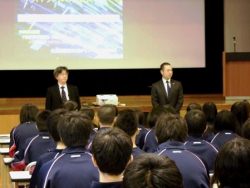 岩見沢東高での講座の模様画像