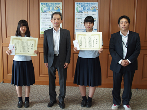 【写真は左から、中村さん、丹代局長、坂本さん、森川講師】