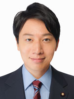 小倉大臣政務官の写真