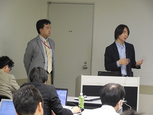 株式会社iD 永田 晃 氏(左)と九州工業大学 池永 全志 氏