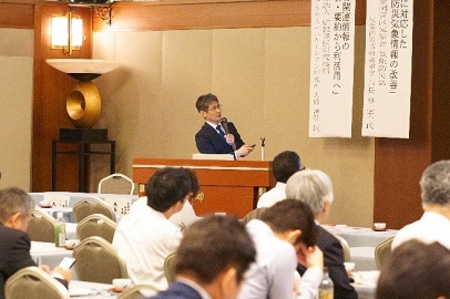 講演の様子「SNS上の災害関連情報の分析・要約から利活用へ」