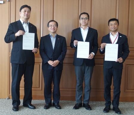 局長と携帯電話会社3社の代表
