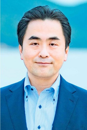 中庭 正人氏の写真です。