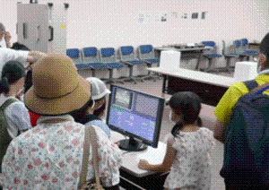 電波可視化装置のデモを体験