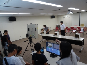 電波可視化装置のデモを体験