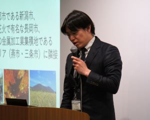 摜09