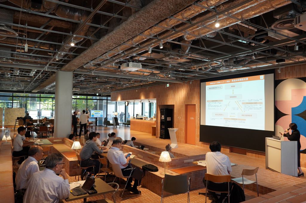 (施策説明の様子)