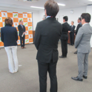 lǓ̃R~jeBǂɍĖƋ̎ʐ^ł