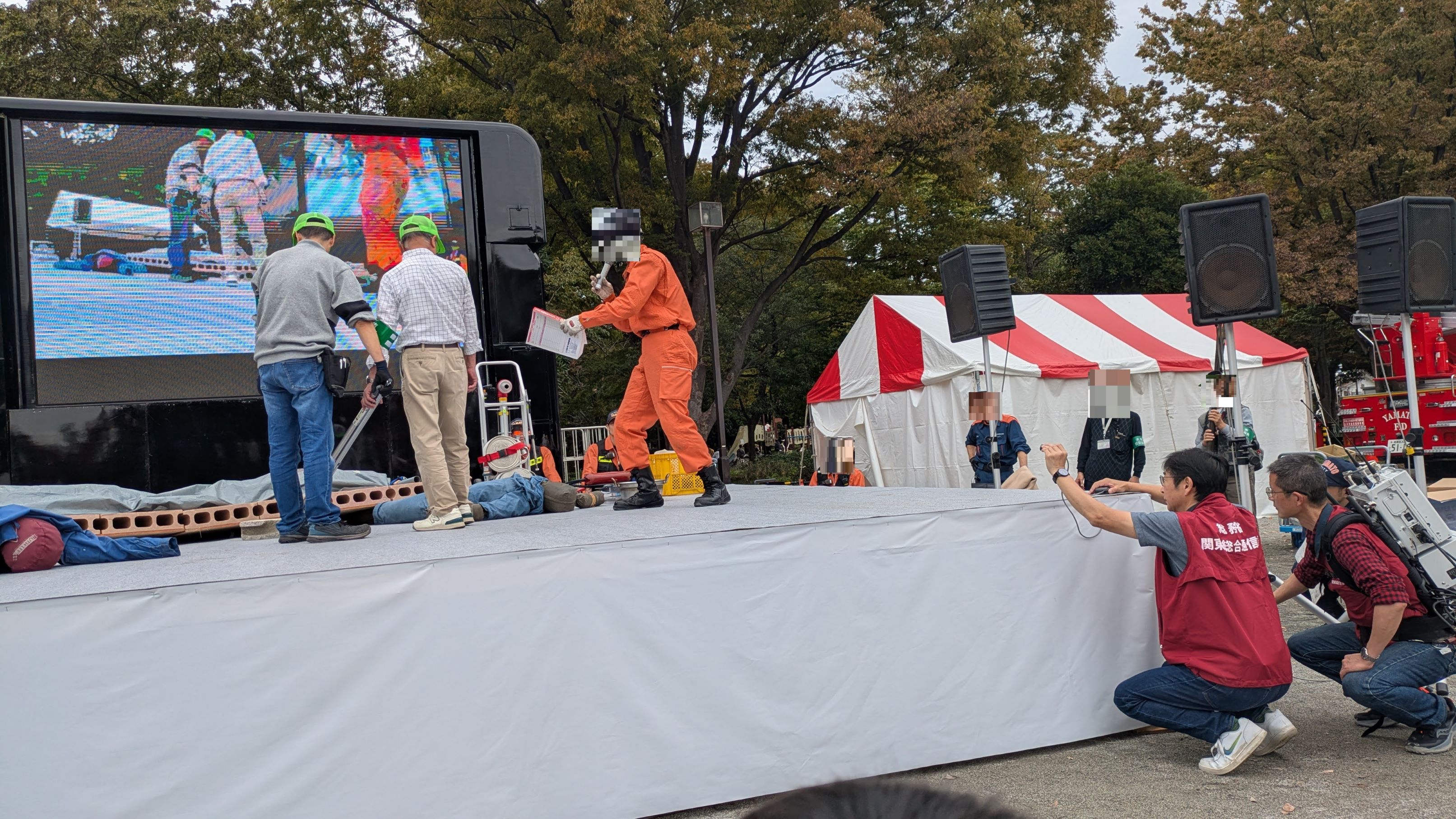 公共BBの映像を大型画面に投影