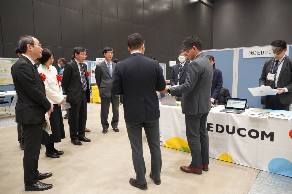 �o�W�u�[�X�̗l�q�i���j