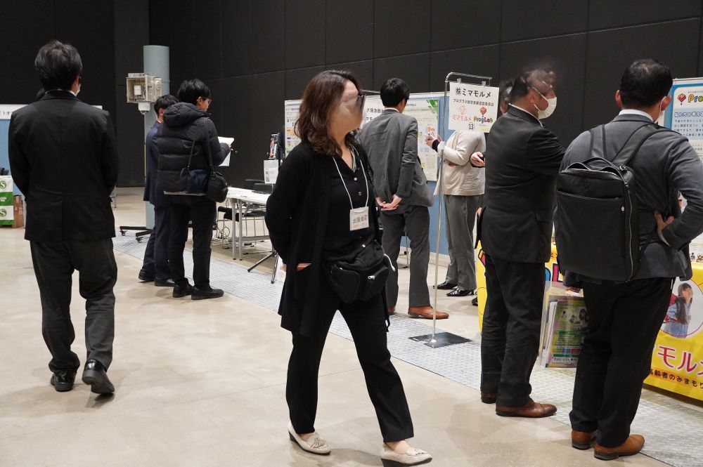 �o�W�u�[�X�̗l�q�i�E�j