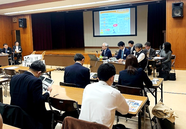 �k�C���E���k�u���b�N ���Q���k�A�h�o�C�U�[�u���̗l�q �i�� �����������s�j