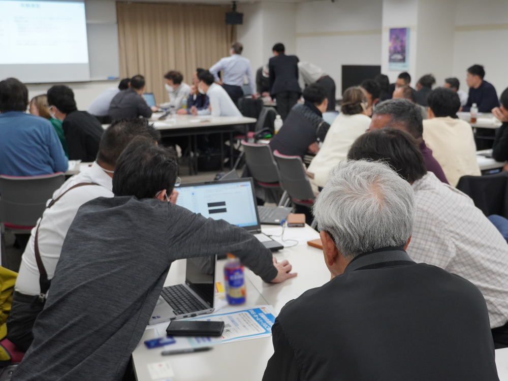 �u�T�C�o�[�C���V�f���g���Kin�_�ˁv���K�̗l�q�i���j