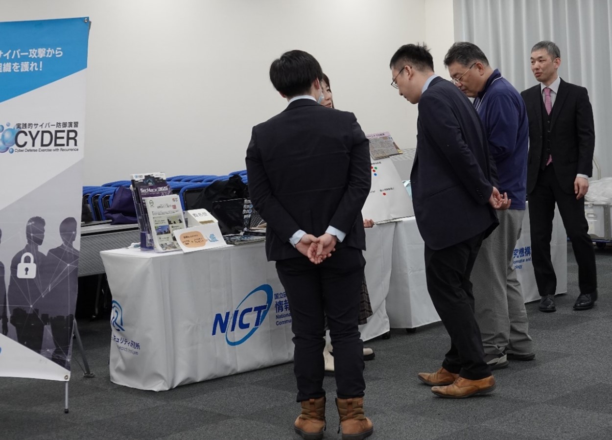 NICT�̓W���u�[�X1