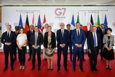 G7�f�W�^���E�Z�p��b��̏W���ʐ^