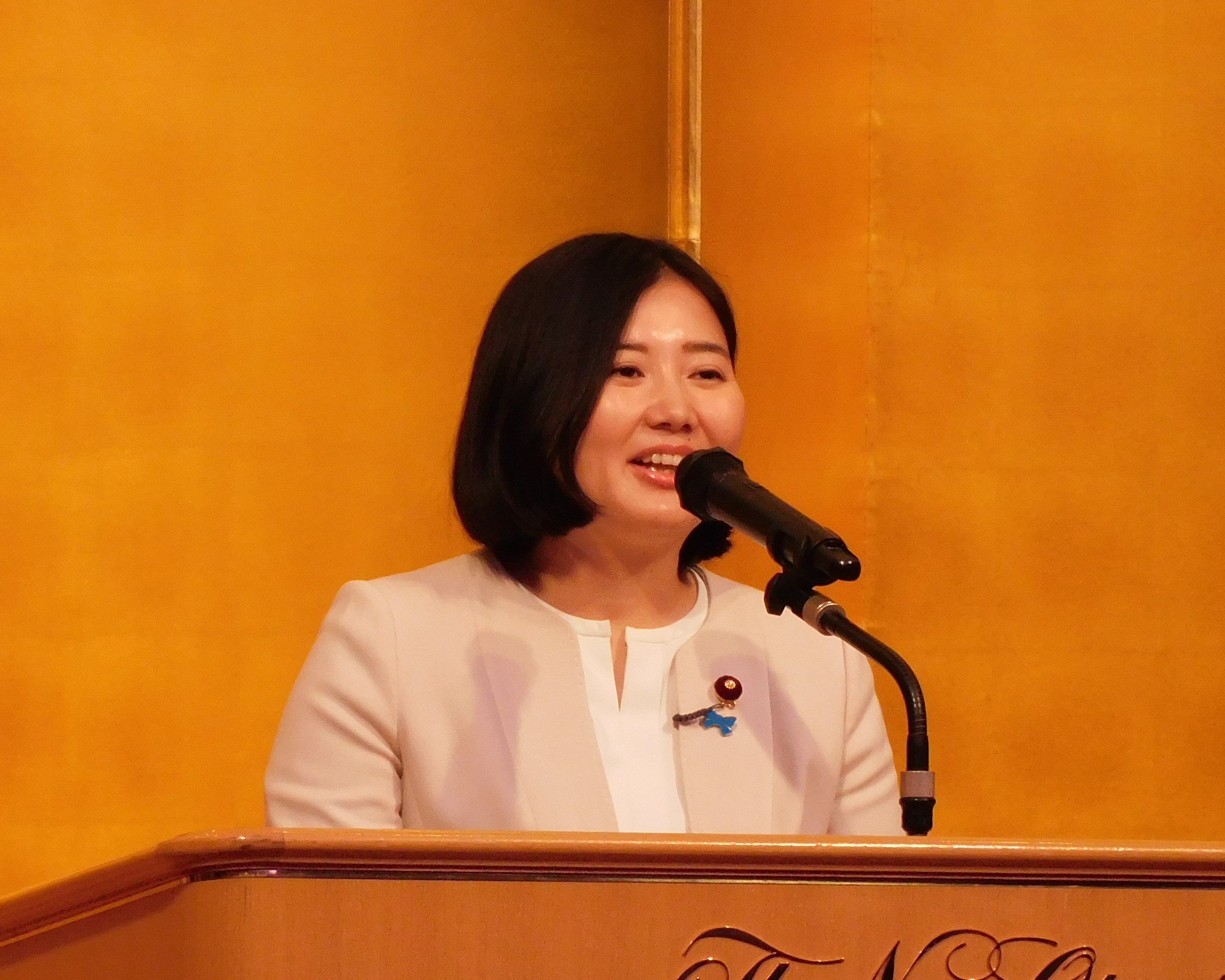 式辞を述べる 向山総務大臣政務官