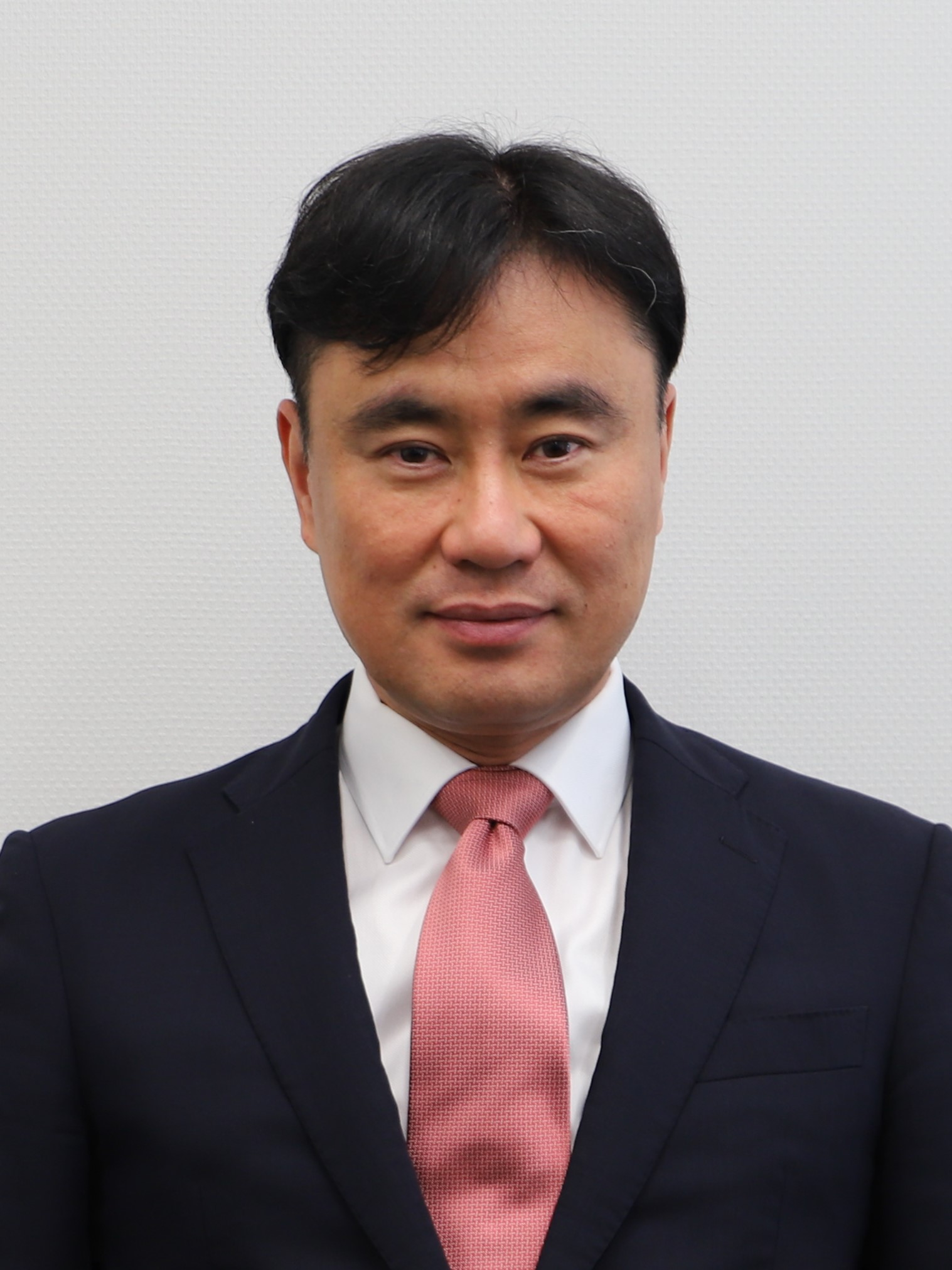 関東総合通信局長 牛山 智弘