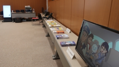電波監視用機器等の展示