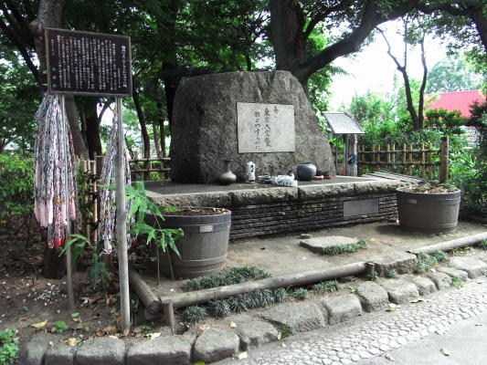 東京大空襲戦災犠牲者追悼碑