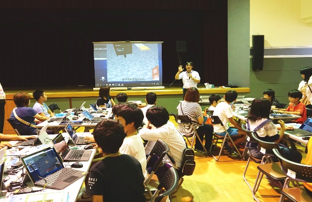 徳島県東みよし町で開催された「Minecraft:Education Edition」を活用したプログラミングのワークショップの様子