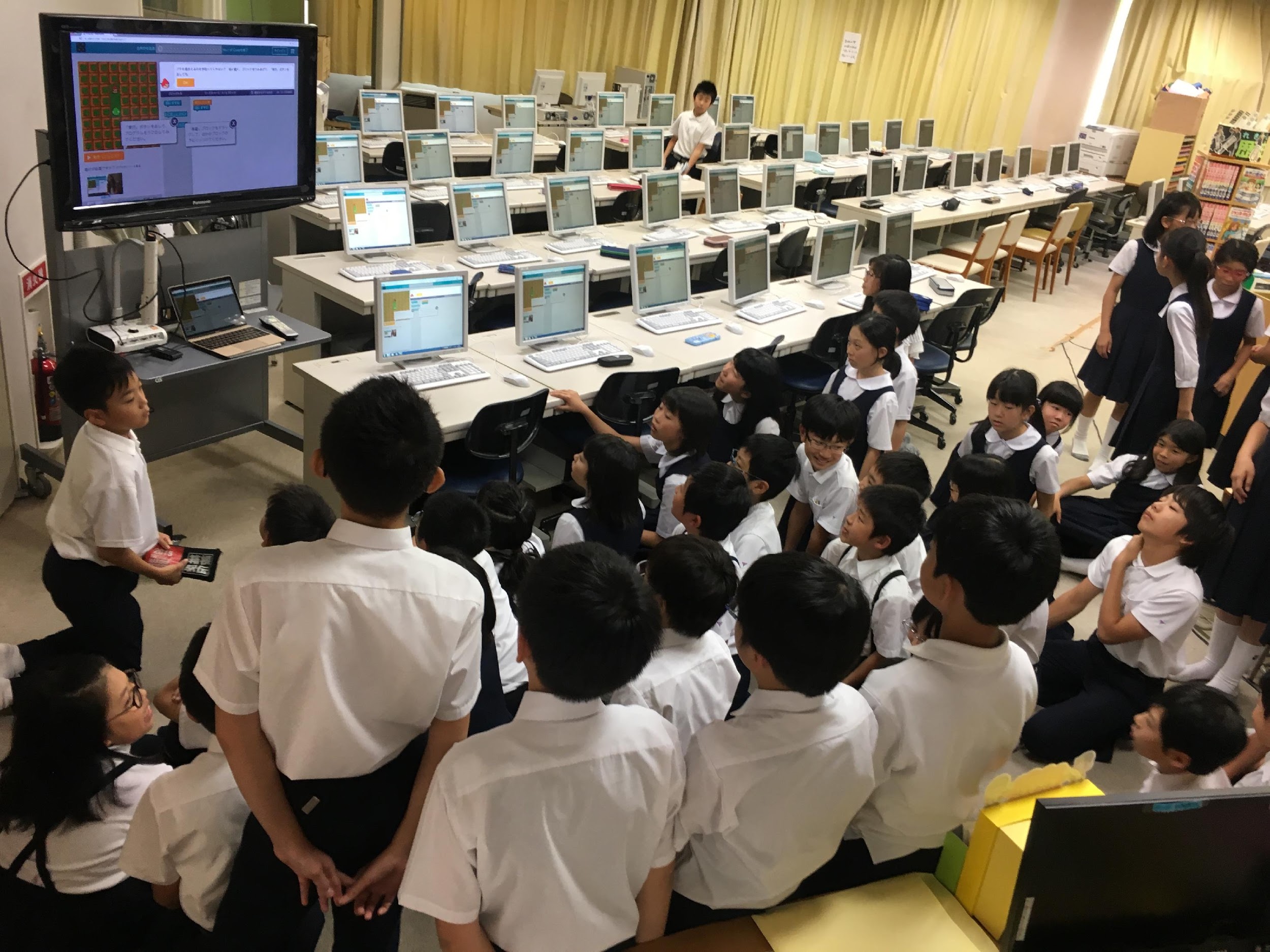 附属札幌小学校における実証講座の様子