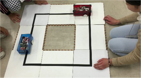 「ブロックでロボットを走らせるプログラムを作ってみよう」の実証の様子（写真3）
