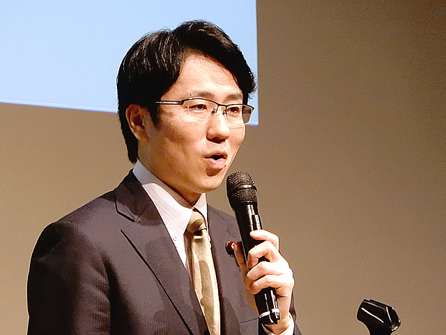 主催者を代表して挨拶を行う國重 徹総務大臣政務官