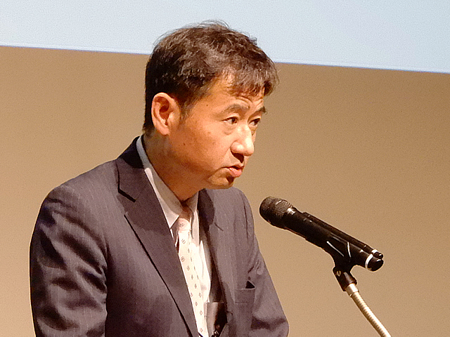 主催者を代表して挨拶を行う吉田 博史経済産業商務情報政策局審議官